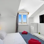 Lovely In Apartment *