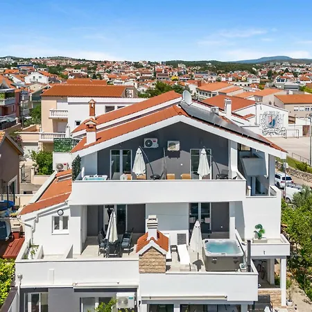 Cozy In With View Apartment